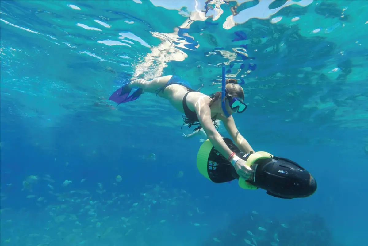 Woman snorkeling with the help of a power-snorkel.