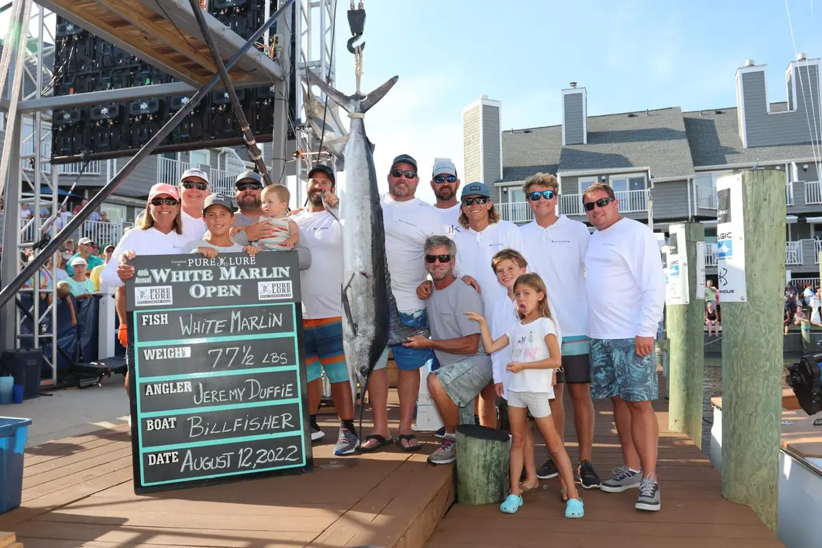 Group of fishers and family posting with winning White Marlin.